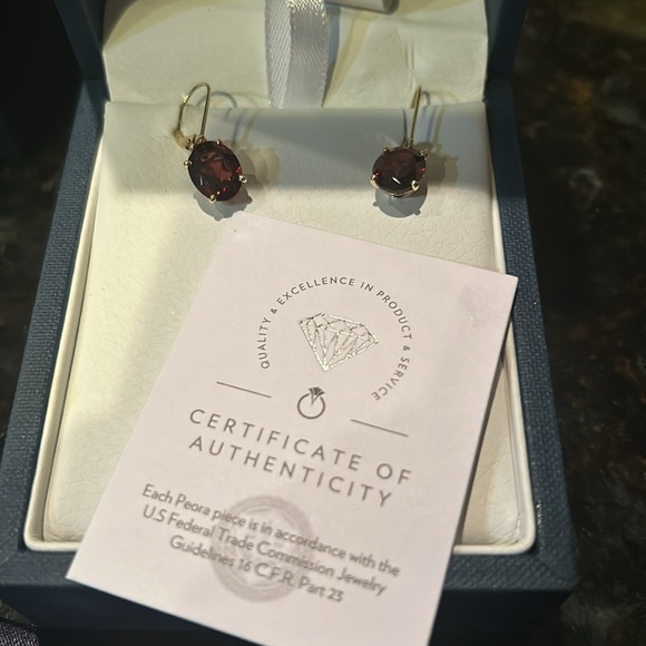 Peora garnet and gold earrings brand new in box - Picture 3 of 4